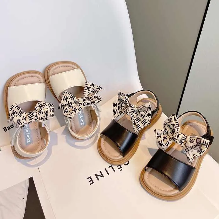 صنادل للفتيات بتصميم خرافي Girls' fairy-tale sandals